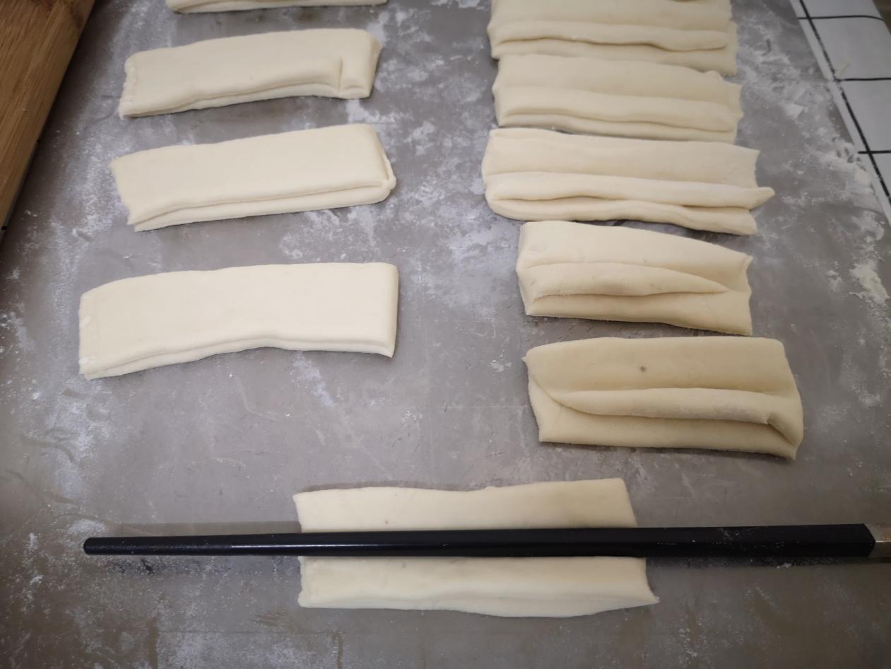 在家炸油条容易散开,油条配方怎么样炸油条又酥又脆