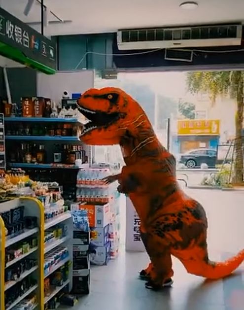 笑喷了!网友开发出的“硬核”防疫装备你遇到过几种?