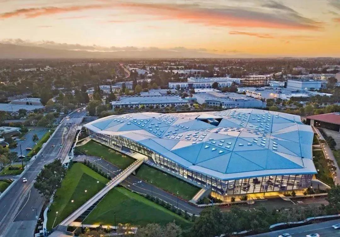 恒大100亿足球场,恒大足球场120亿元