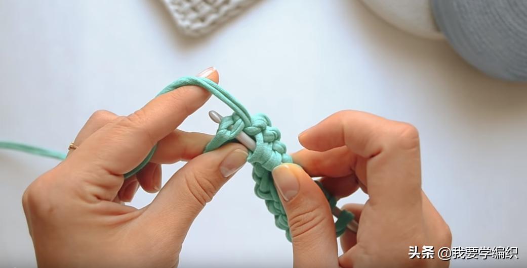 十一与其出门人挤人，不如在家看电视钩包包，一款拼色手提袋教程