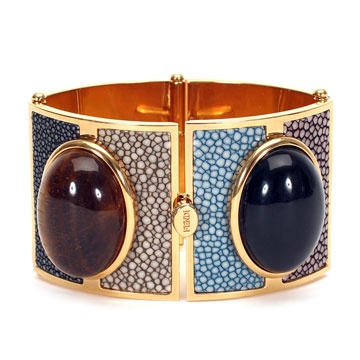 珍珠鱼鱼皮磨皮方法,珍珠鱼皮的颜色是染色还是天然