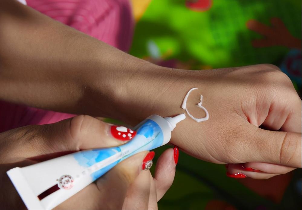 相宜本草紧致眼霜适合50岁女人用,眼霜化妆品测评