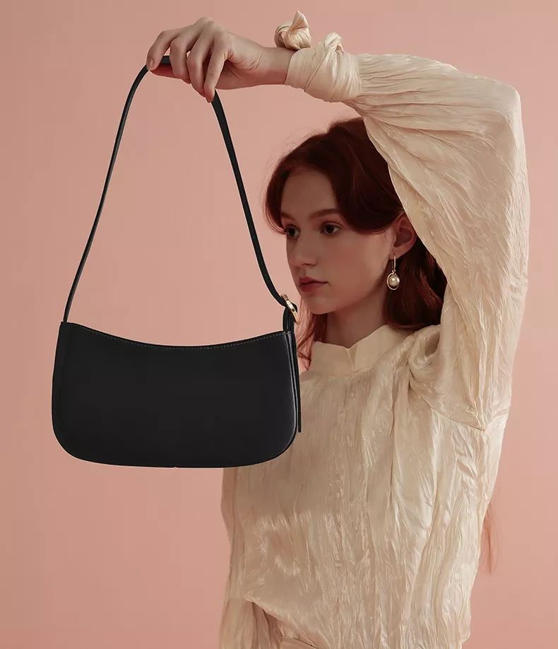 小众设计感经典百搭腋下包,今年最流行的百搭腋下包