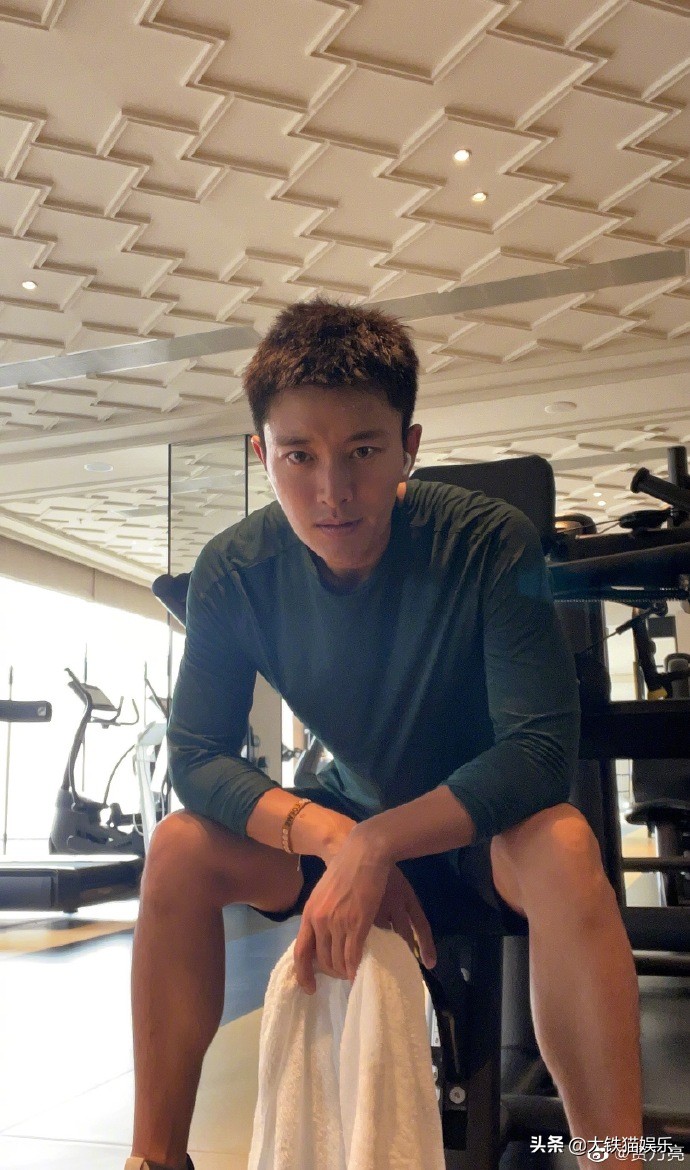 10位男星颜值今昔对比,10位男歌手今昔对比