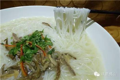 这家老字号食鹅专门店在南海街知巷闻，招牌干逼鹅只需138元锅！