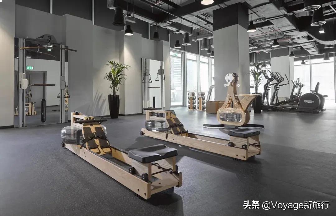 不可多得的扎哈遗作，这家最新开幕的未来感酒店，仿佛睡在酷炫的太空飞船里！