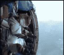 飞机出故障飞机配置降落伞,一架飞机降落伞