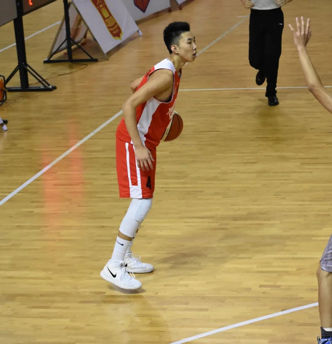 曾经以一己之力单挑法国后防线,曾经效力广东东莞cba篮球队的队员