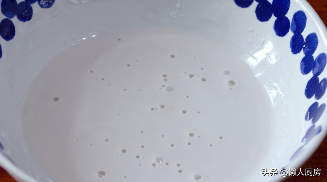 脆皮五花肉蘸料做法,五花肉裹淀粉油炸