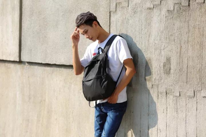 旅行背什么包好看又方便,背着好看的旅行包