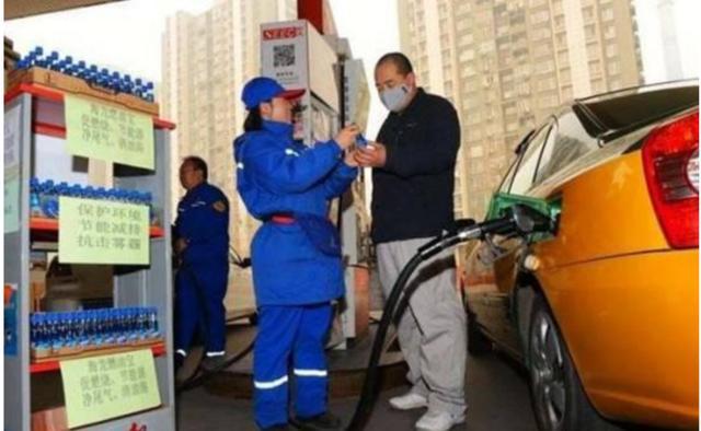 油箱打开为啥“回气”?加燃油宝有用吗?