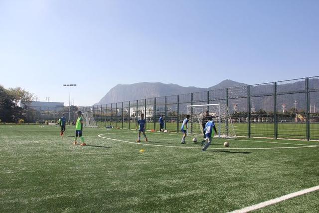 与梦想同行微队课,昆明青少年足球冬令营