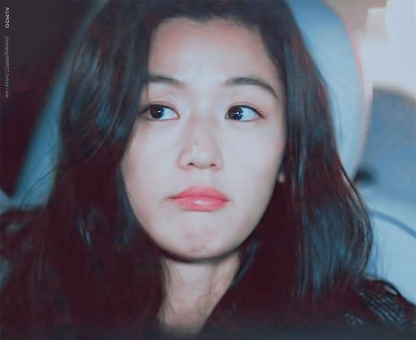 脸上有很多痣但是很好看的女生,脸上哪里有痣显好看