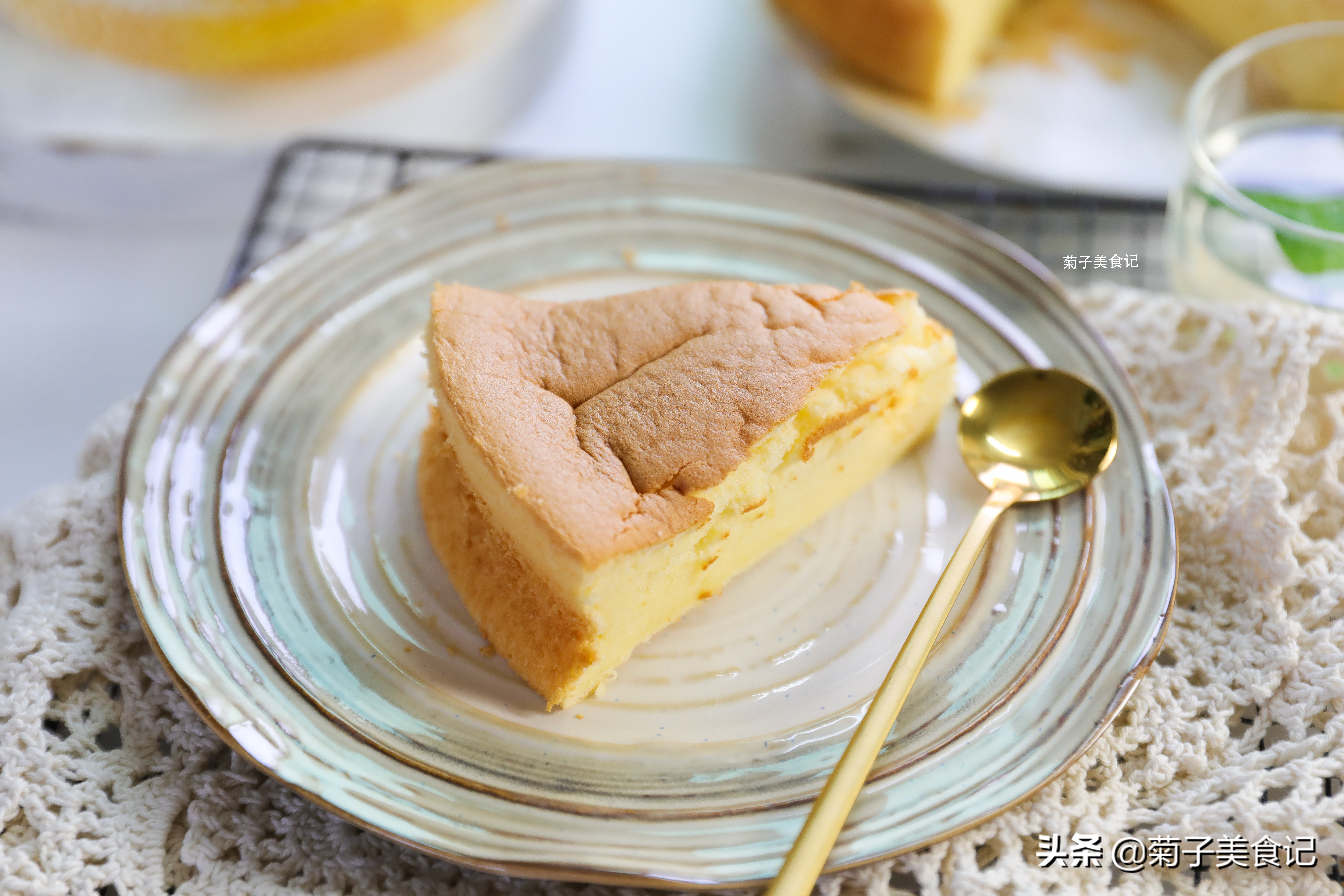 蛋糕烘烤过程中表面开裂原因,古早蛋糕开裂什么原因