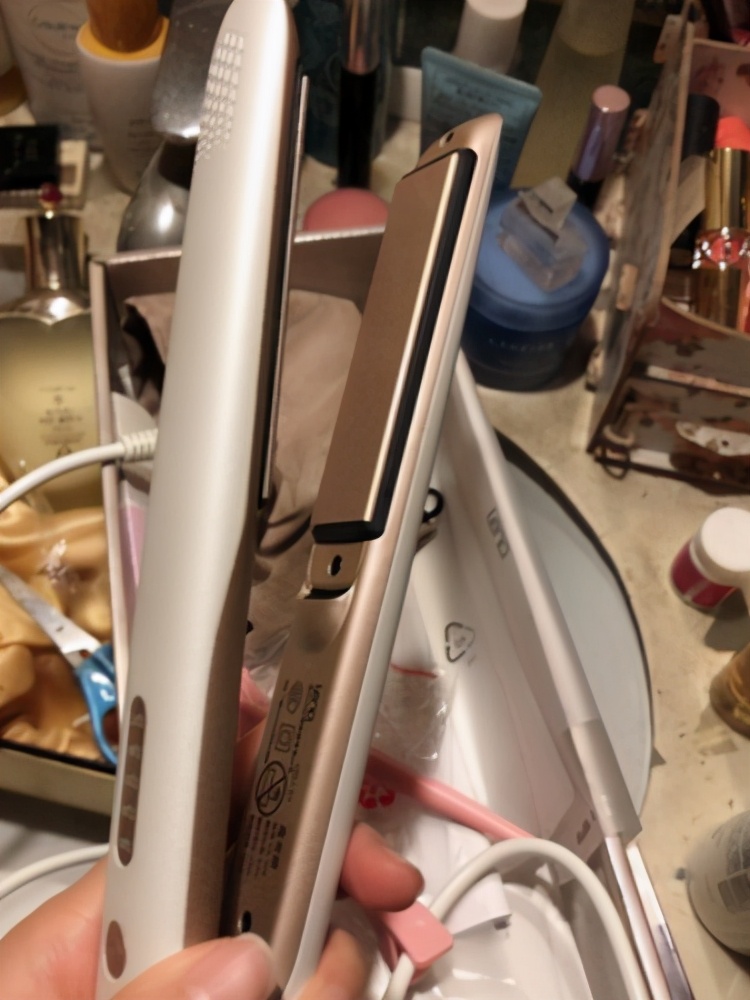 用直发棒怎么卷发直板夹,新手是更推荐卷发棒还是直板夹