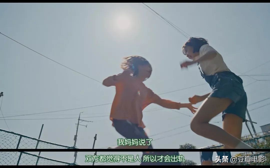 打败《寄生虫》,这部新片《蜂鸟》才是真正的年度最佳