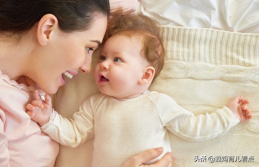 半岁宝宝，视听发育已经接近成人，宝妈竟然这么做。