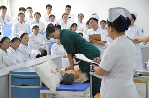 初中生卫校怎么报名,成都初中生卫校排名