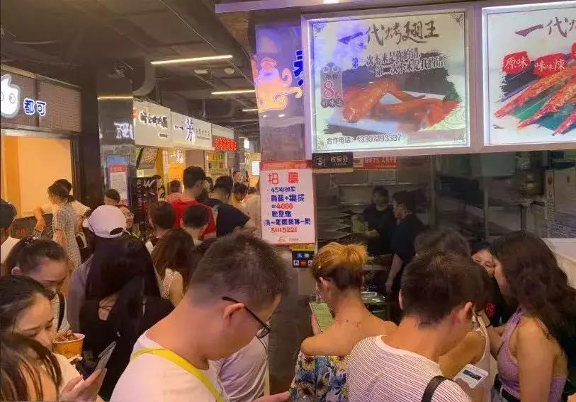 江汉路步行街一日游,江汉路步行街旅游吃啥