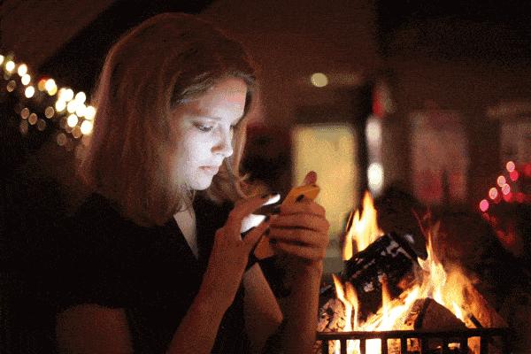 经常熬夜玩手机眼睛会变小吗,每天熬夜玩手机眼睛发黄