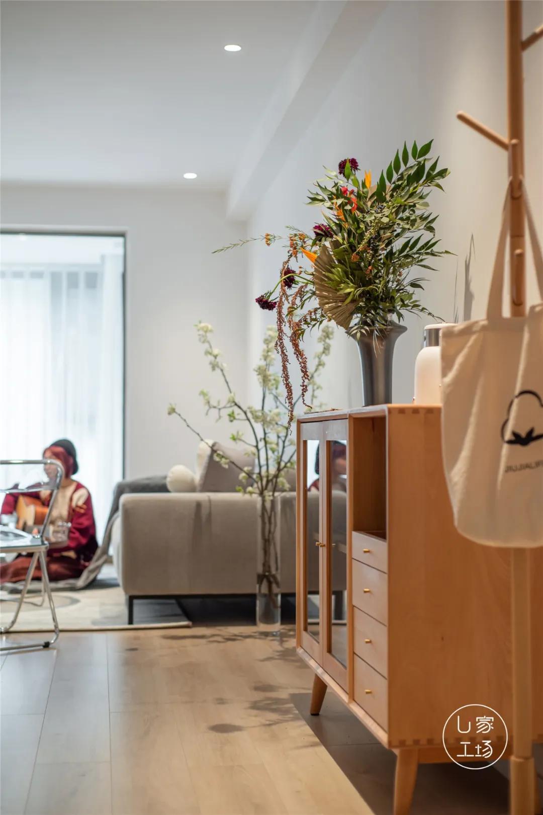 89㎡出租屋“变身”日式极简美宅,无主灯+藤编原木,玩出新花样