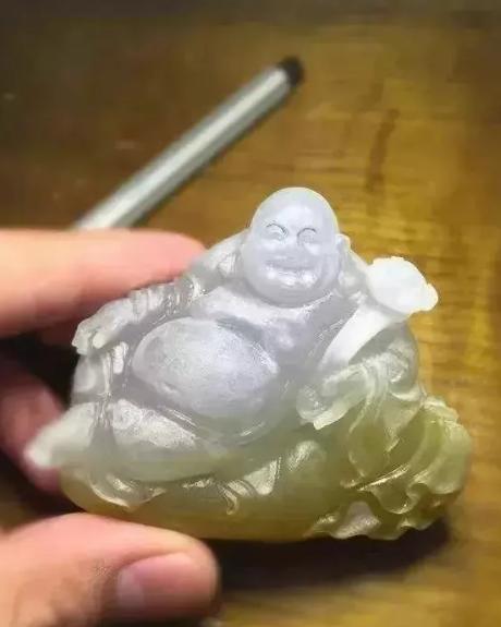 翡翠原石雕刻的精品,翡翠原石如何雕刻价值最大