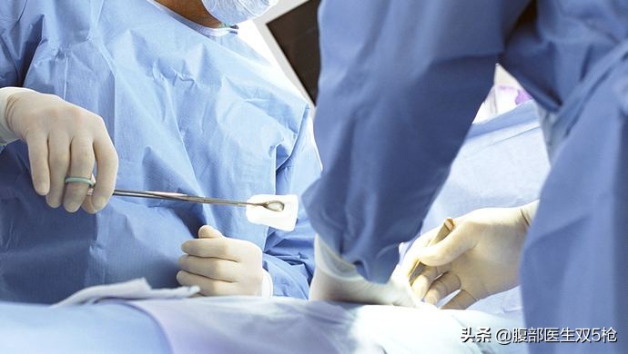 手术把纱布落在肚子里后续,纱布留在肚子里有什么症状