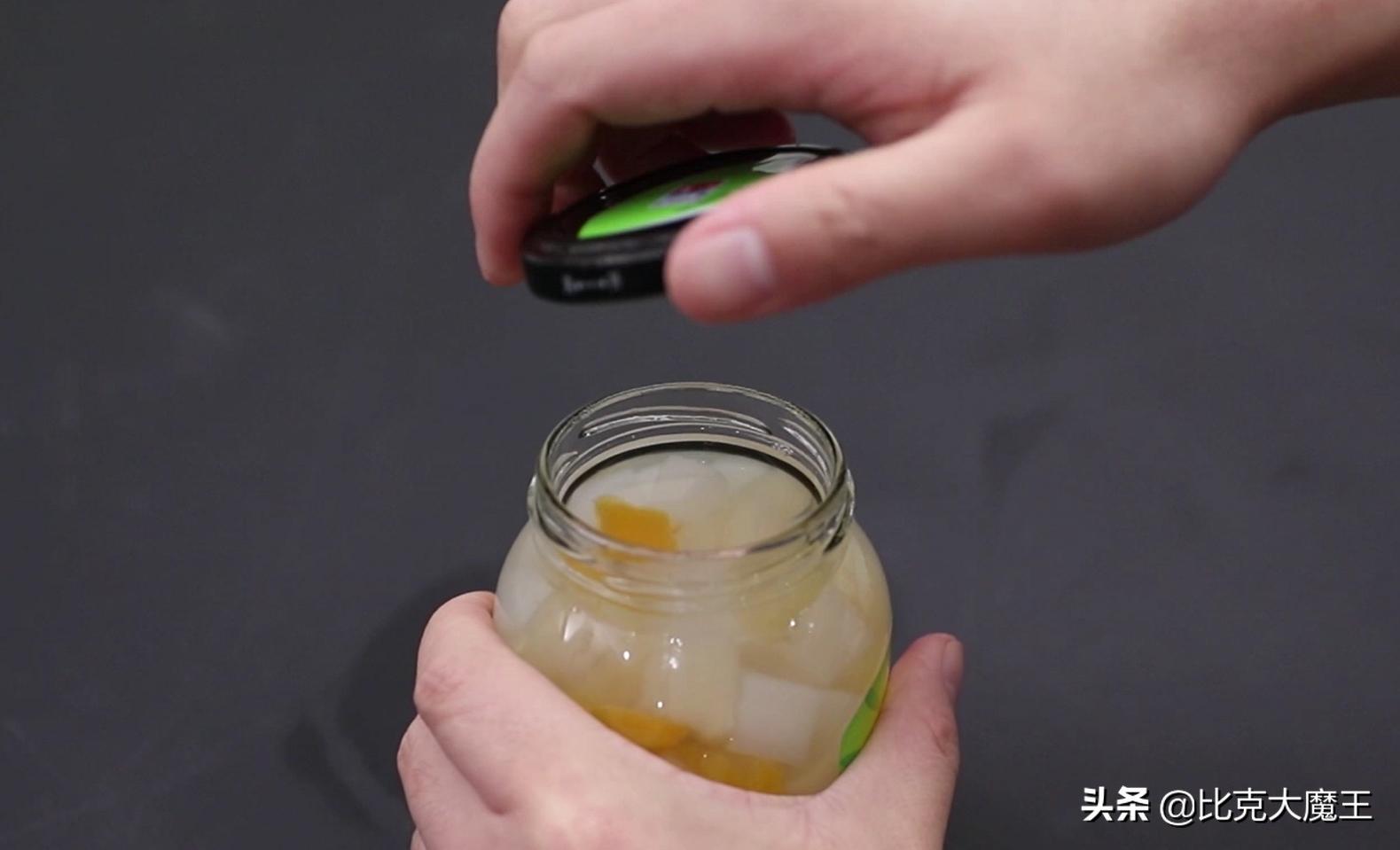 罐头怎么才能打开小机关,罐头瓶上有小机关吗