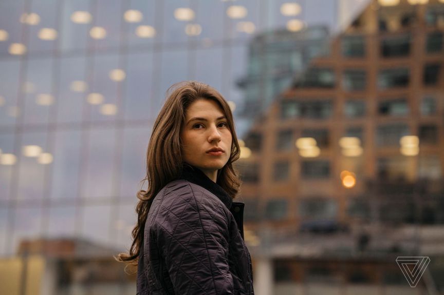 Google内容审核员的日常，“一整天，你都在看剧院地板上的尸体”