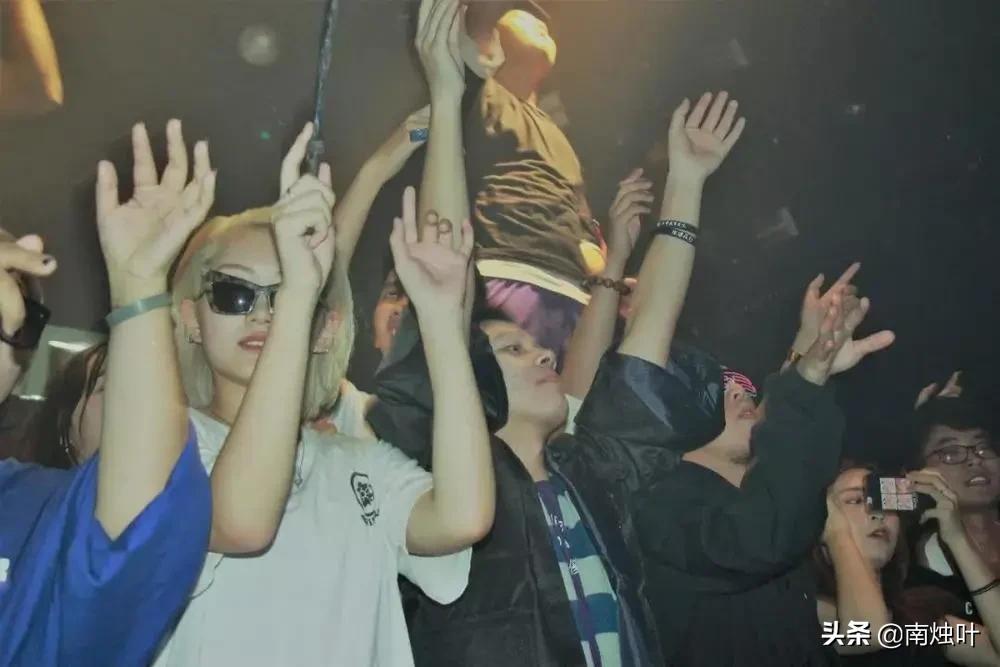 让头发快速生长的小方法,白头发增多怎么办补充什么营养