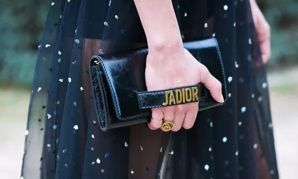 千元可以买什么轻奢包,千元左右值得买的包