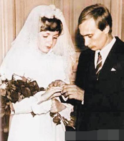 普京和柳德米拉离婚后见过面吗,普京与柳德米拉的爱情故事