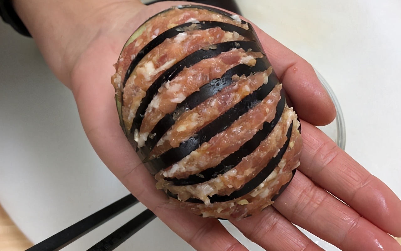 年夜饭红红的灯笼,除夕年夜饭大红灯笼