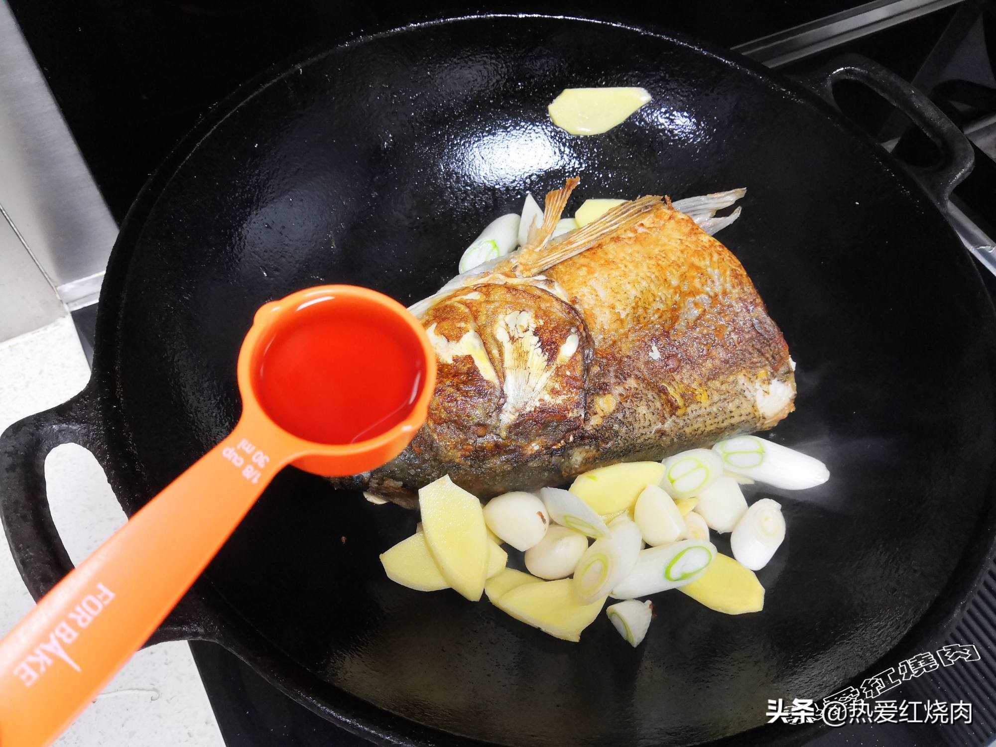 简单好吃的鱼头泡饼,一家三口美食鱼头泡饼