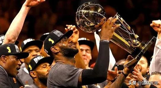 科比和乔丹和老詹,为啥都说詹姆斯抱团