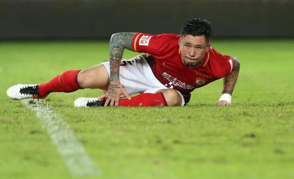 国足大胜后全队赛后谢场,国足输后名场面