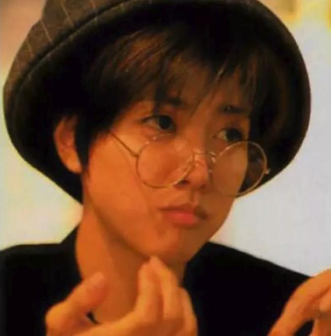 他是世纪末美少年，她帅到掰弯无数小姐姐，相恋10年不婚