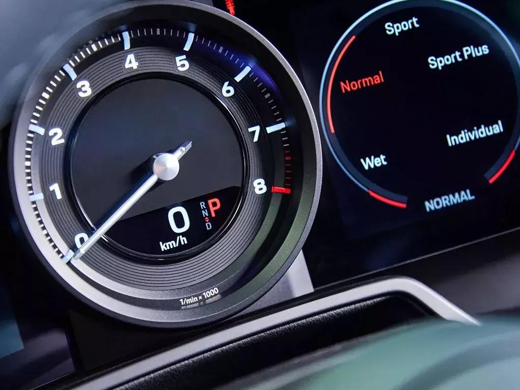 保时捷911直线加速对比新款911,保时捷911vs日产gtr哪个更快