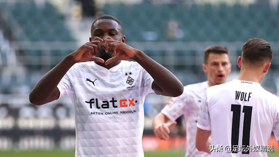 ​国际足坛转会市场动态：曼联加速转会事宜，其他俱乐部紧张起来