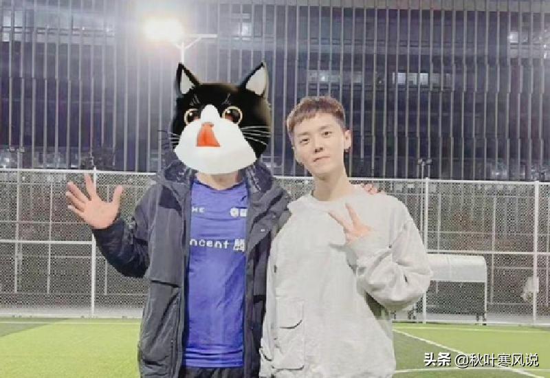 鹿晗在球场打篮球被网友偶遇,鹿晗球场被偶遇