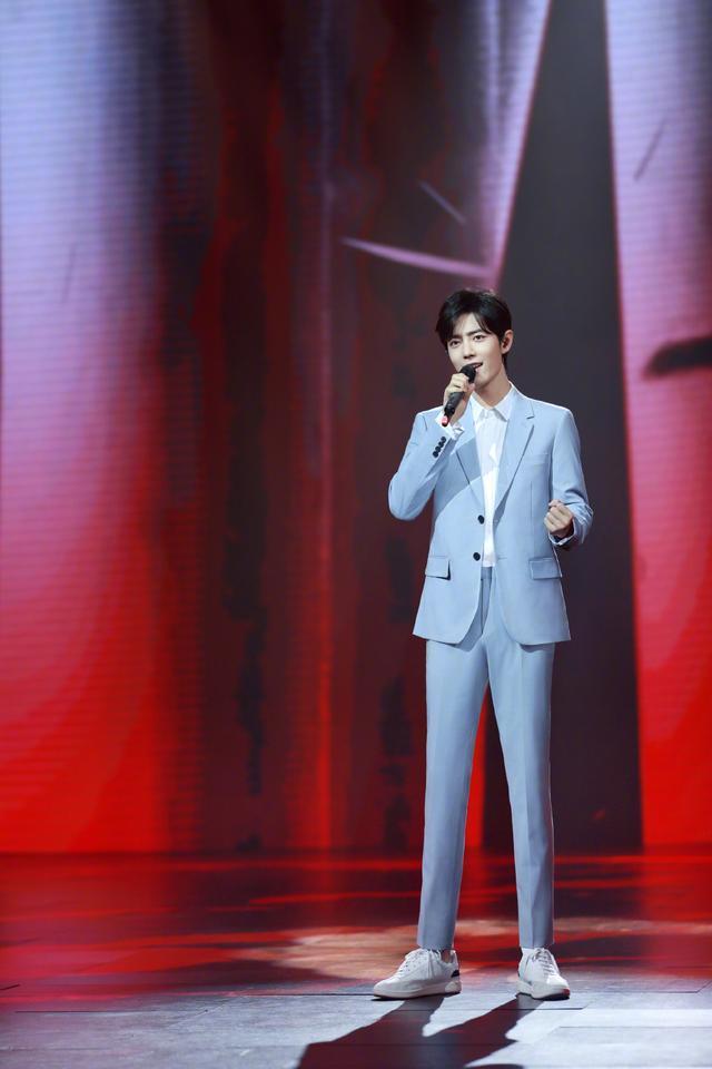 肖战西装搭配图片男,肖战穿时尚西装打造绅士穿搭