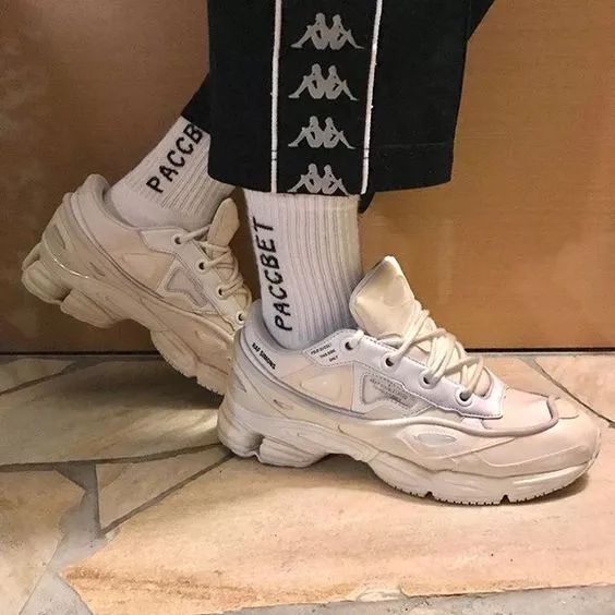 人生处处是陷阱,人生处处是陷阱只有躲起来最安全