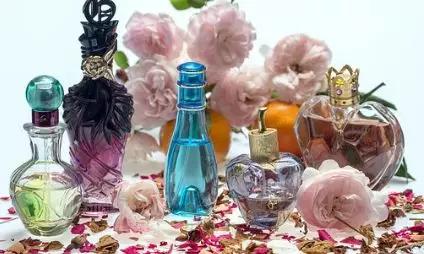 女人喷再多香水也有臭味,香水没啥味道和挥发棒有关吗