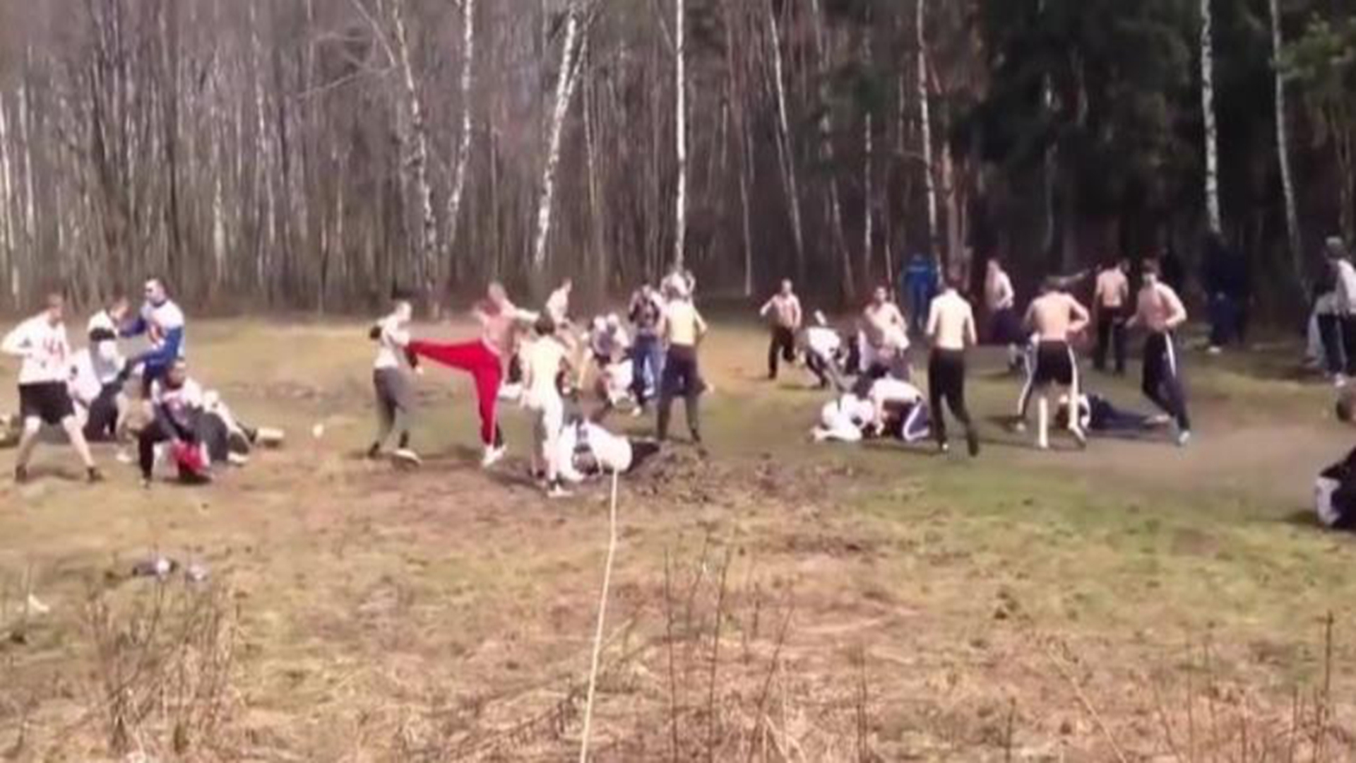 俄罗斯足球大战视频,俄罗斯足球打群架