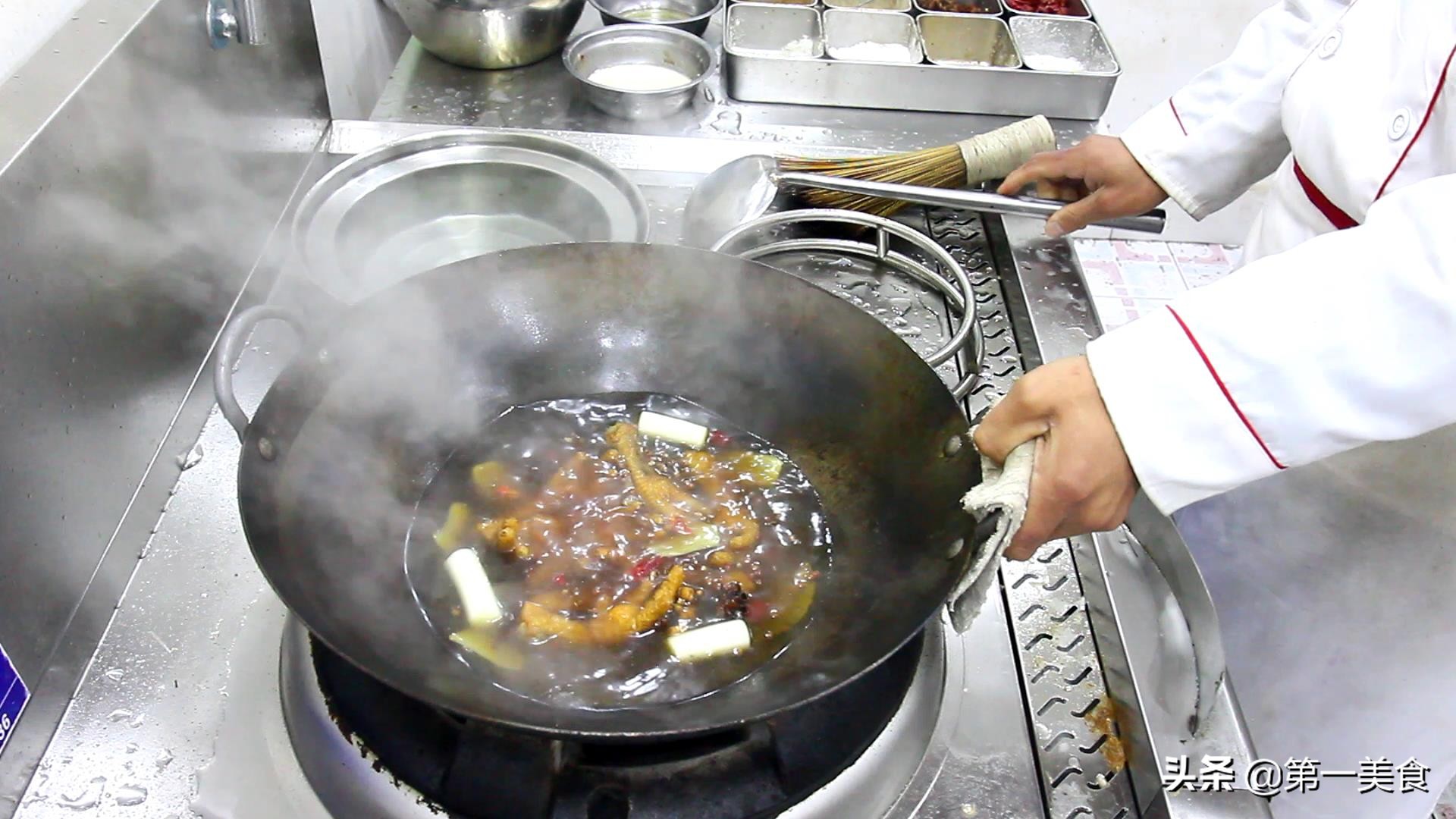 厨师长教虎皮凤爪的正宗做法,厨师长鸡爪子最好吃的做法