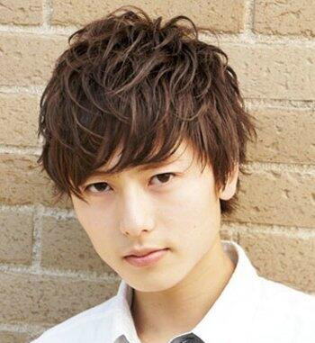 自然卷男生适合什么发型大全,男士自然卷适合的发型图片2022年