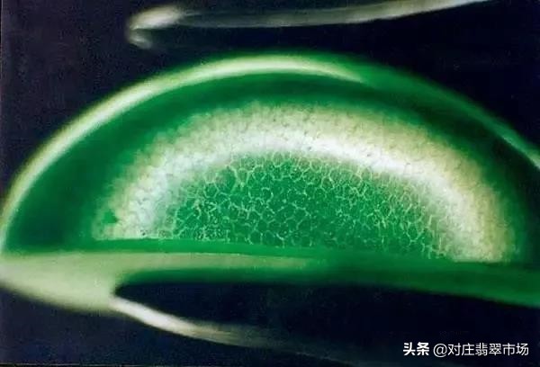 宝石必须具备的三大特征,如何在自然光下鉴别宝石