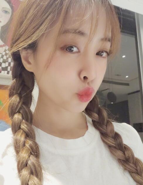 吴昕麻花辫搭配 (吴昕同款短发双麻花辫)