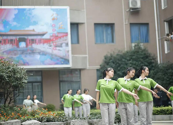 爱成都迎大运文明观赛,爱成都迎大运校运会