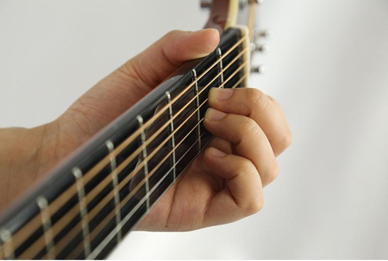 吉他入门零基础弹奏教程,吉他新手入门教程零基础如何弹奏